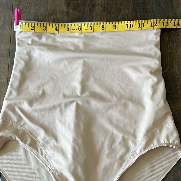 Miracle suit Extra Firm Control Waist Brief - 2755
Sz- 2 XL - Picture 8 of 11